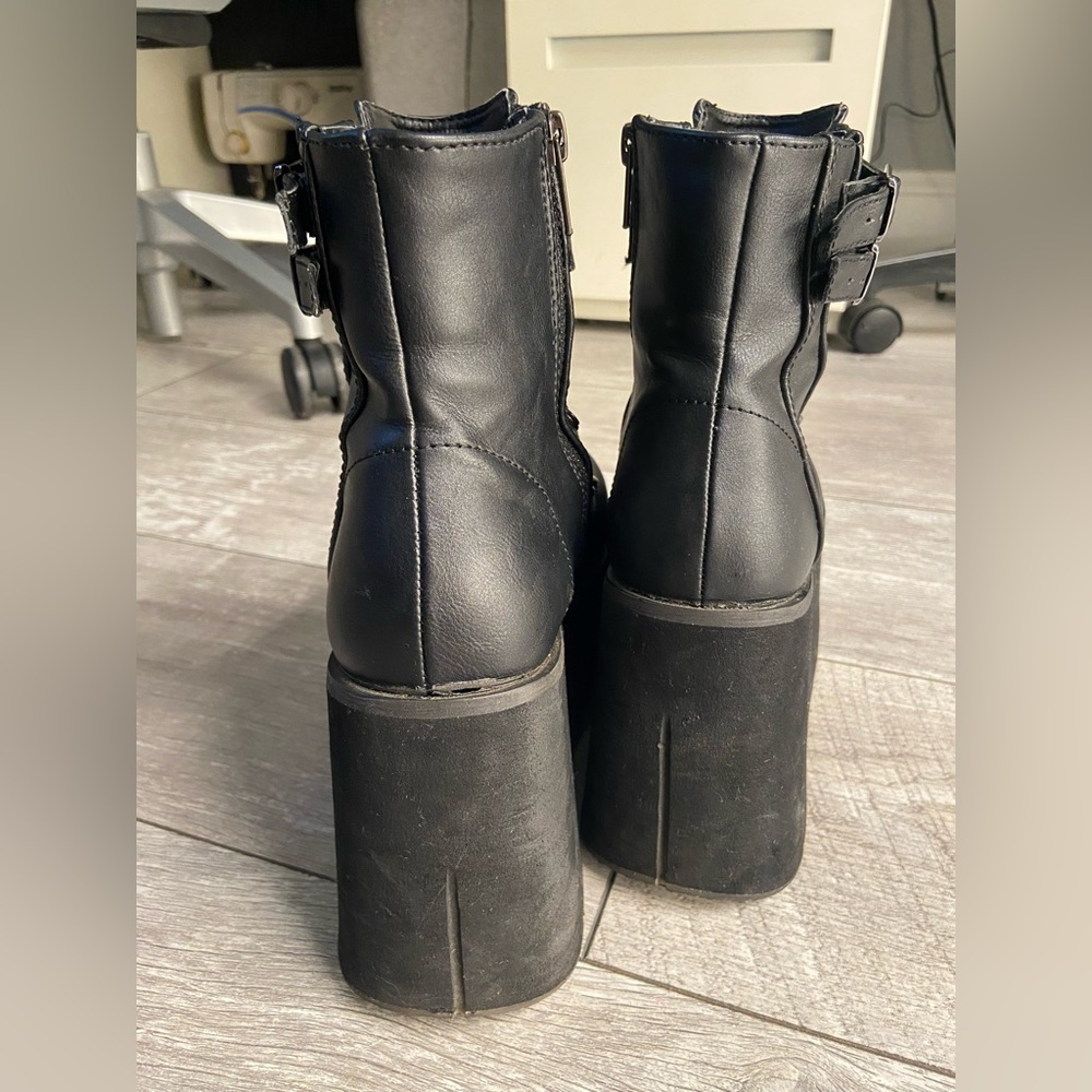 Size 8 Kera 21 boots by Demonia - Picture 2 of 11